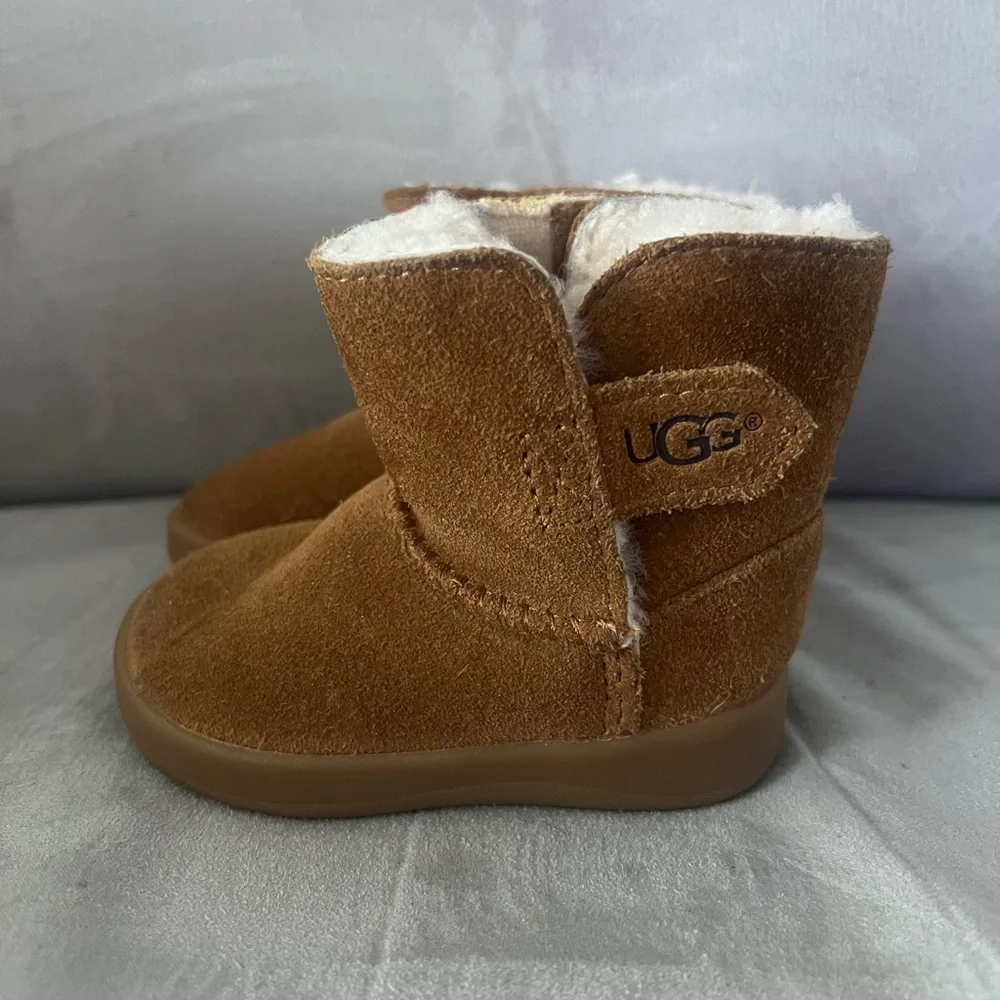 Ugg boots infant size 2/3